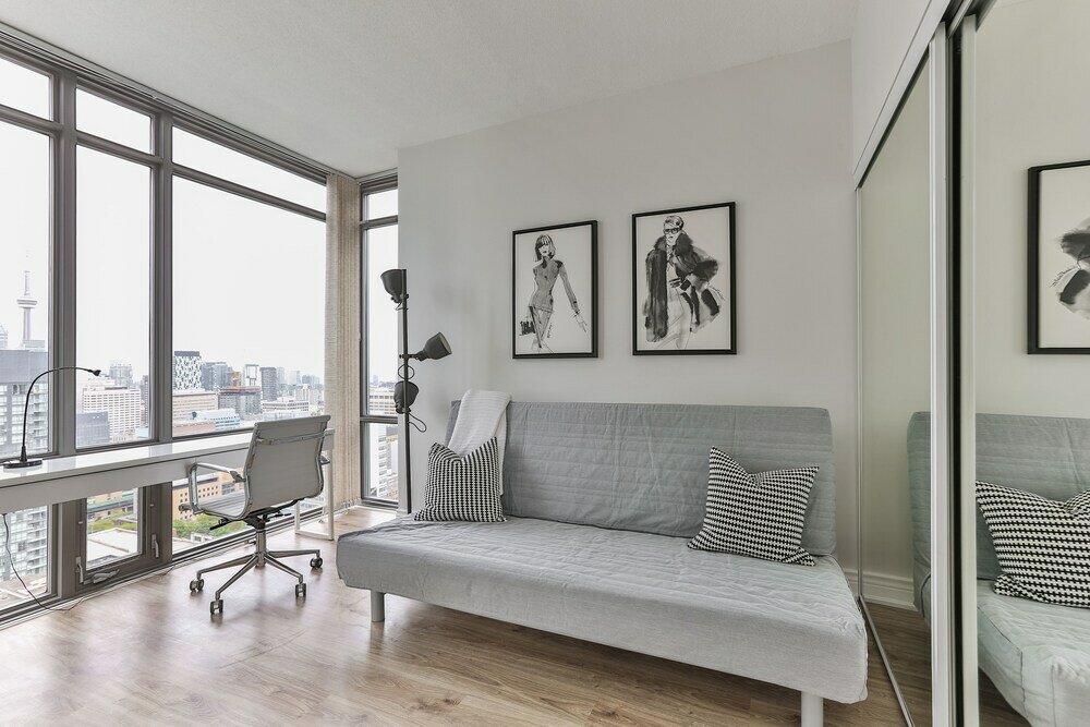 Фото Bright Sub-Penthouse on Bay St