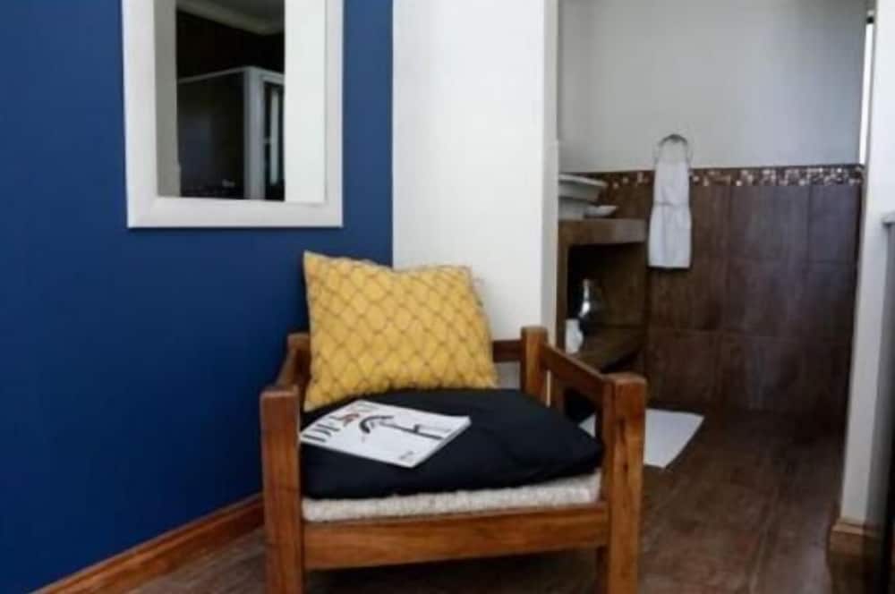 Фото The Hedge Guesthouse