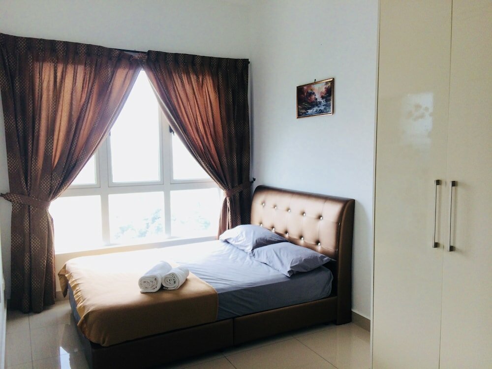 Фото City Living with Panoramic Sea Views at Danga Bay