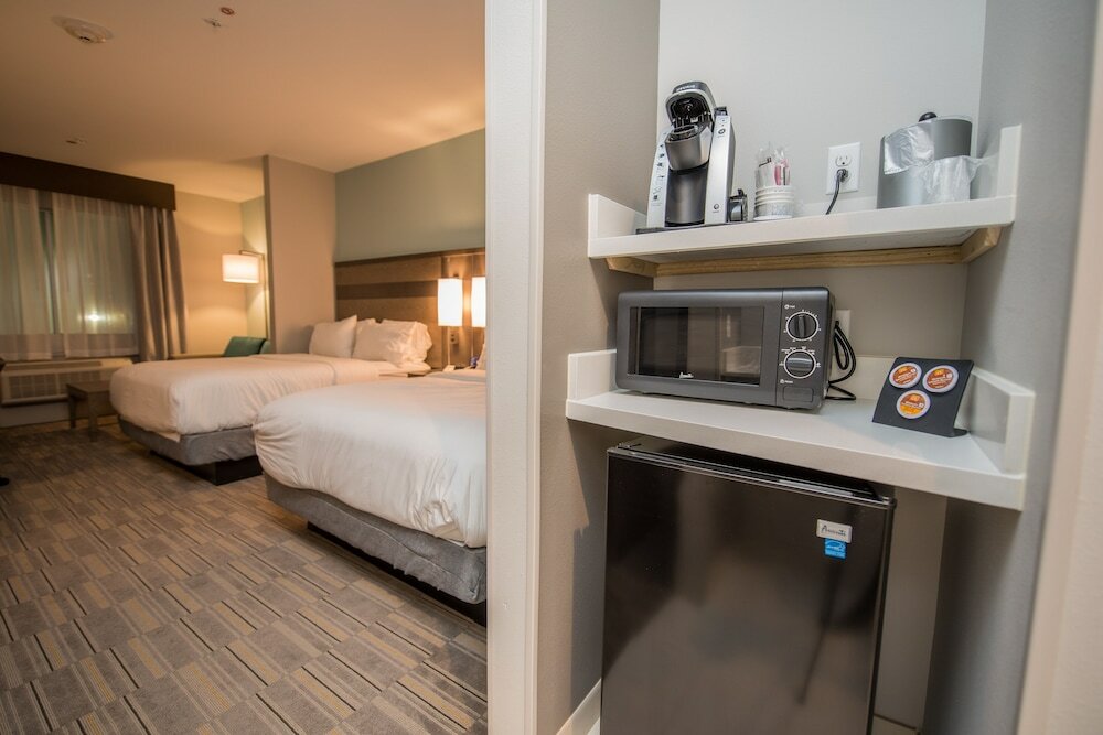 Фото Holiday Inn Express & Suites Lake Charles South Casino Area, an Ihg Hotel