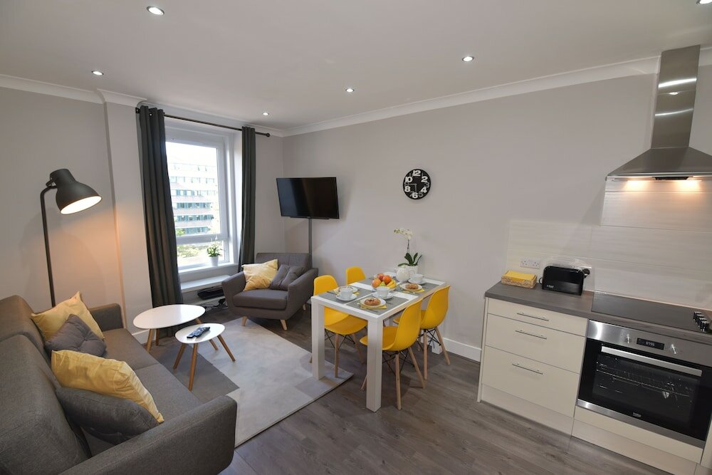 Фото First - Meadowbank House Apartment