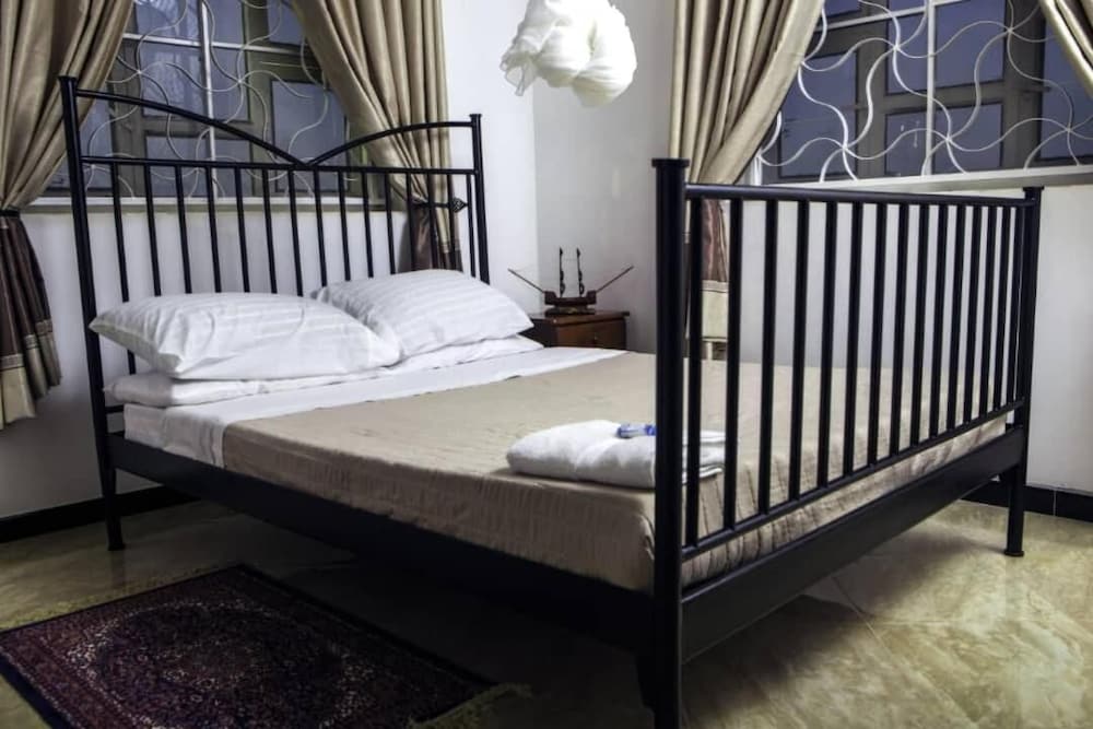 Фото Entebbe Vine Inn