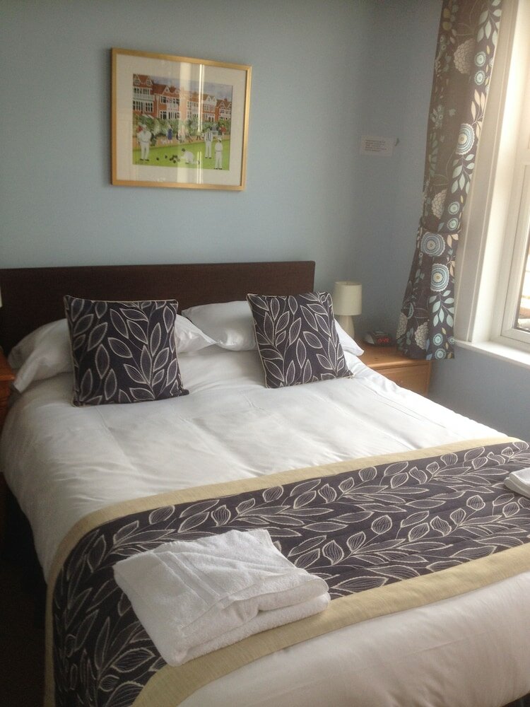 Фото By The Sea Bed and Breakfast