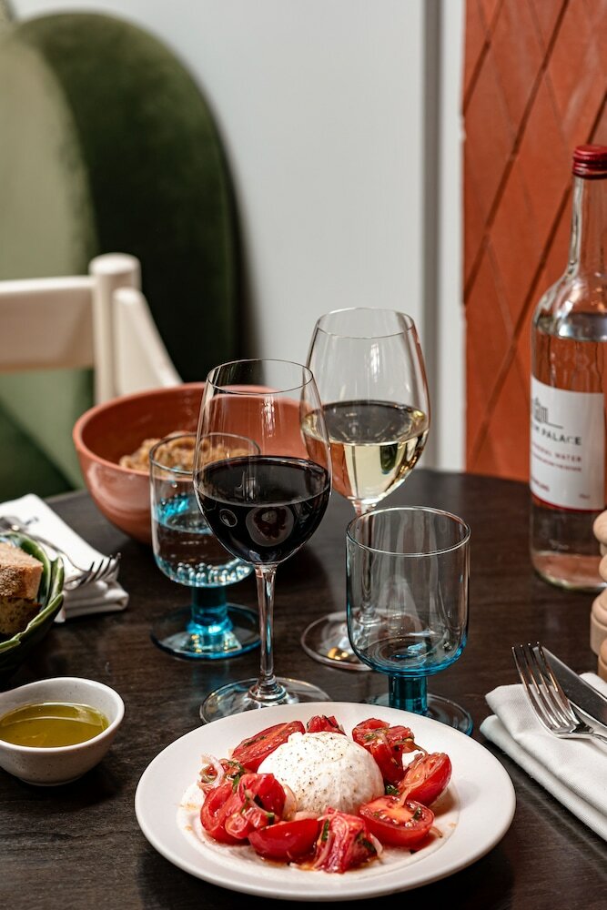 Фото The Henrietta Hotel