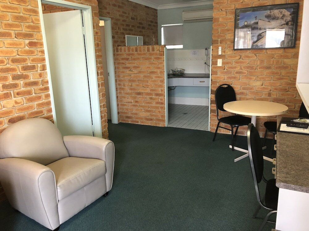 Фото The Crossing Motel