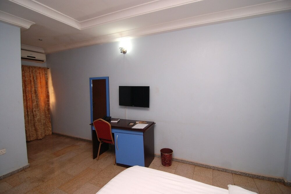 Фото Lapour Hotels Ltd