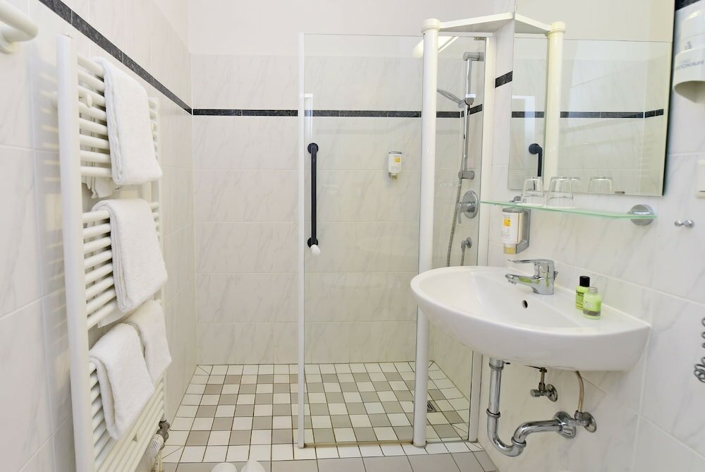 Фото Hotel am Kurpark Brilon