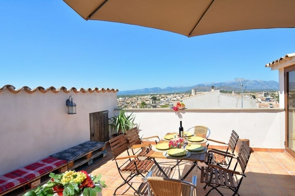 Фото Mallorca traditional village townhouse