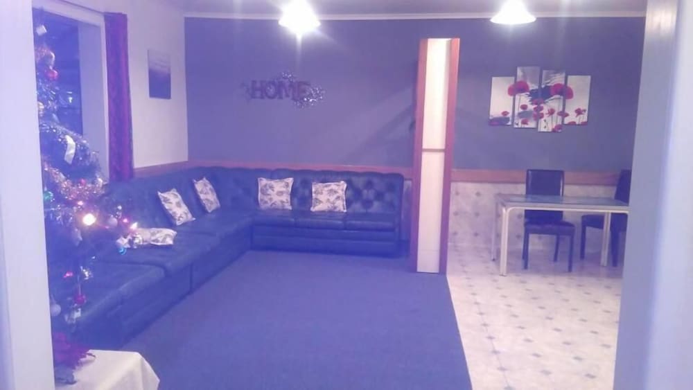 Фото Piwaka Lodge and Backpackers