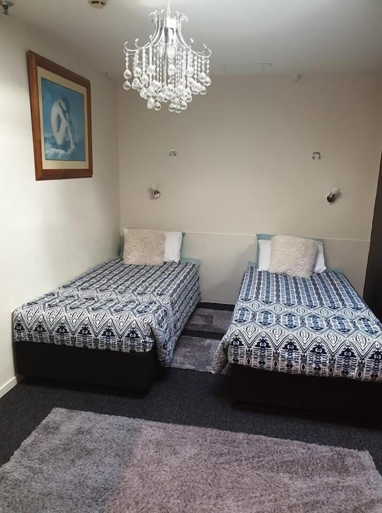 Фото Piwaka Lodge and Backpackers