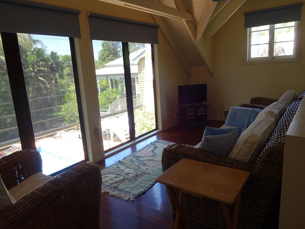 Фото Jacaranda Lodge B&b