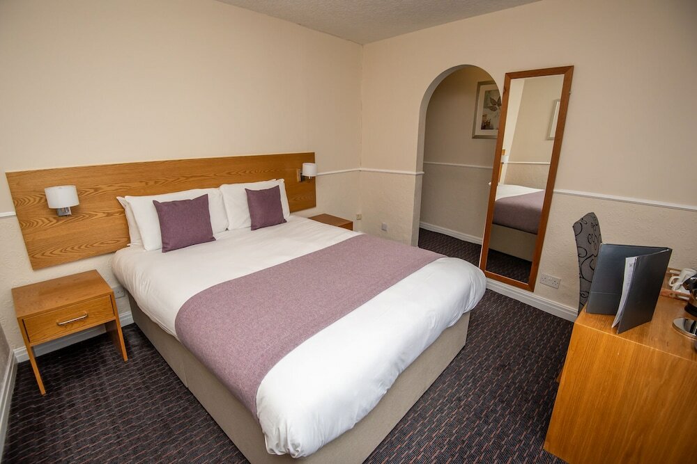 Фото The George Inn