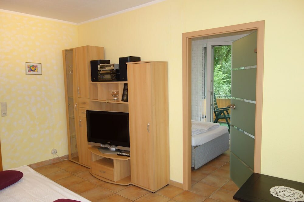 Фото Tolstov-Hotels Big 2 Room Roßstrasse Apartment