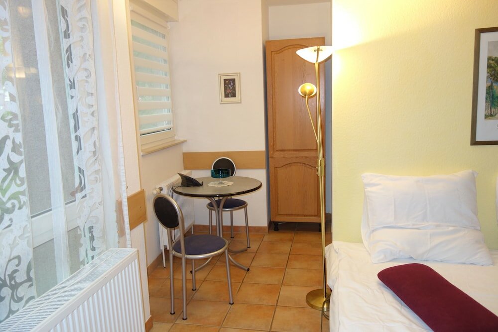 Фото Tolstov-Hotels Big 2 Room Roßstrasse Apartment