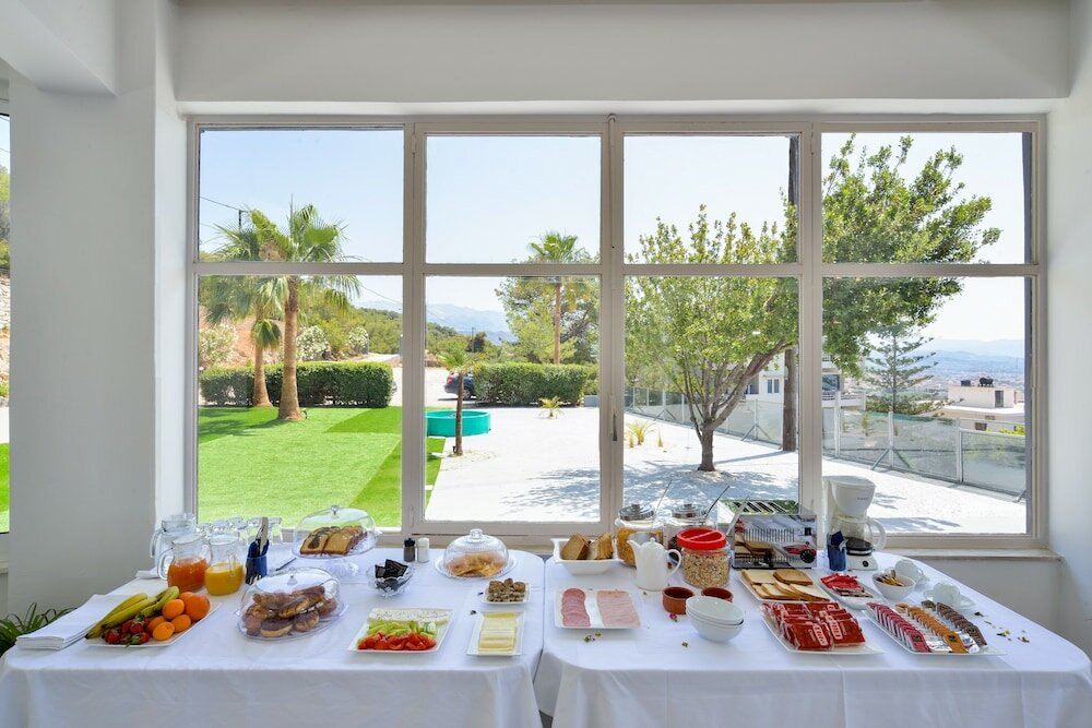 Фото Loucerna Suites Chania