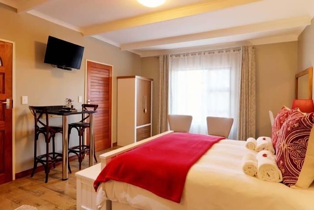 Фото Lavenders At Constantia Guest