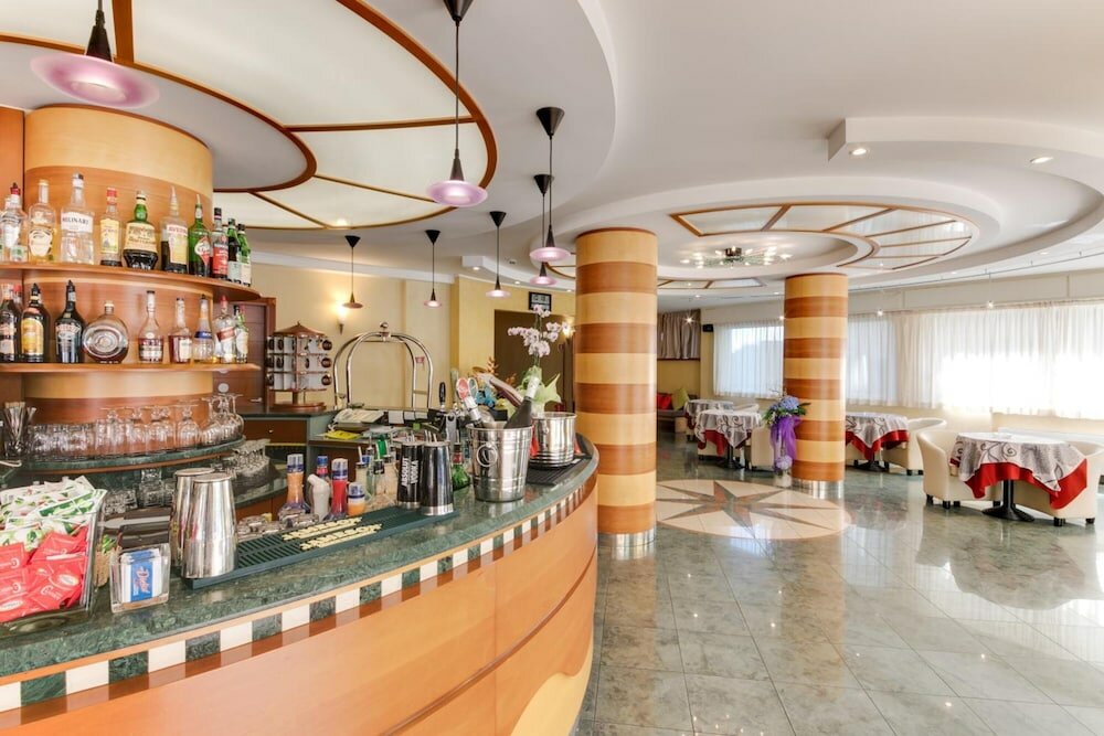 Фото Hotel Cavour Cesenatico