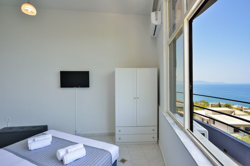 Фото Loucerna Suites Chania