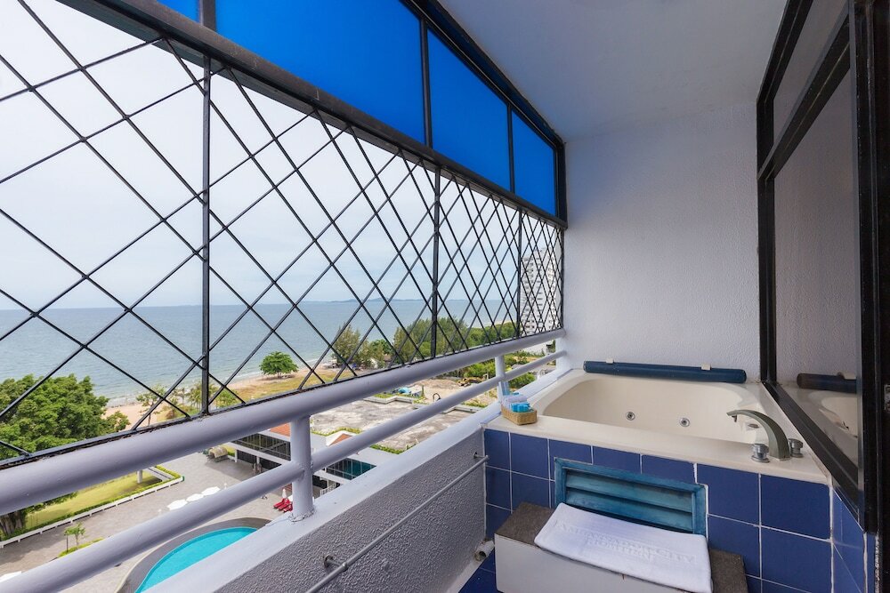 Фото Ambassador City Jomtien Hotel 