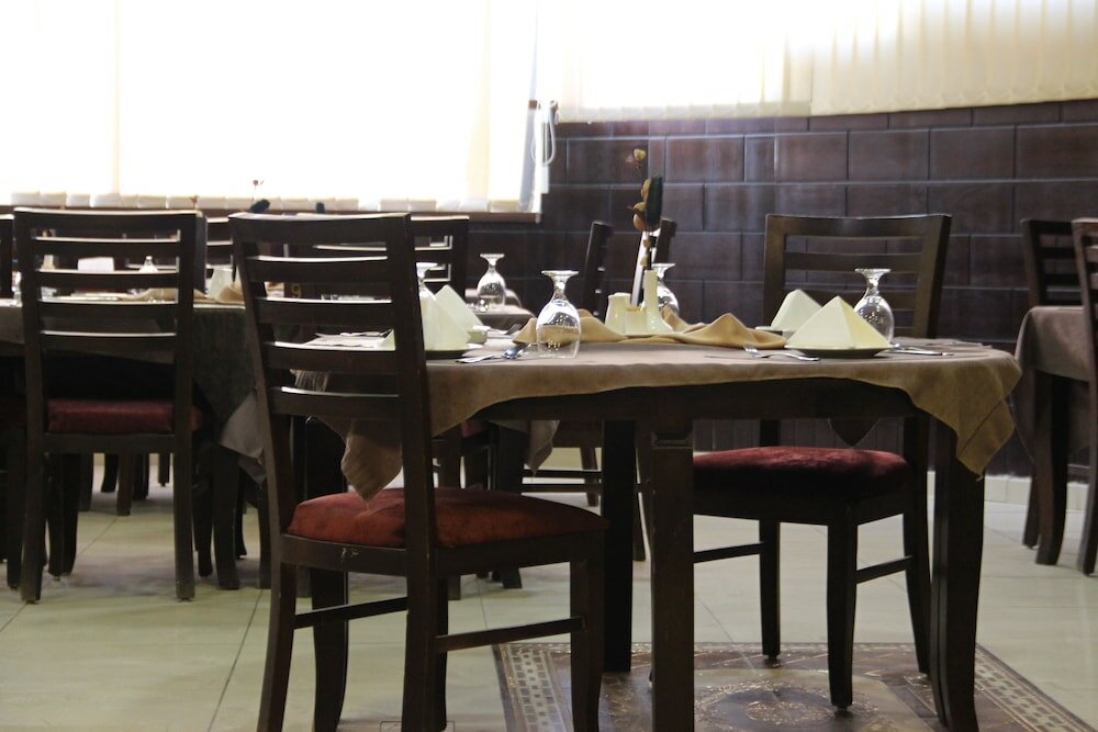 Фото Jawabreh Hotel & Suites