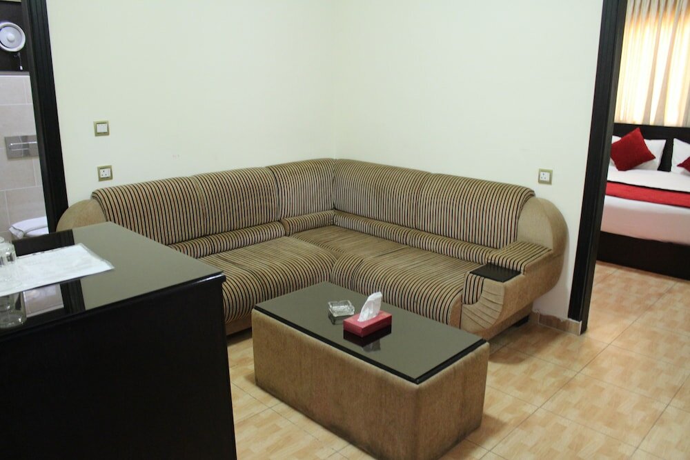 Фото Jawabreh Hotel & Suites