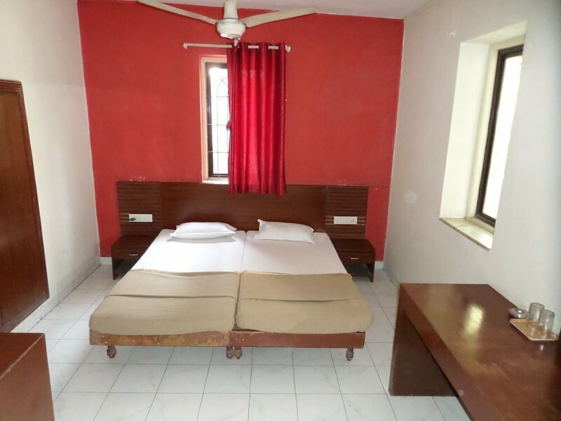 Гостиница Hotel Ashok Deluxe в Пуне