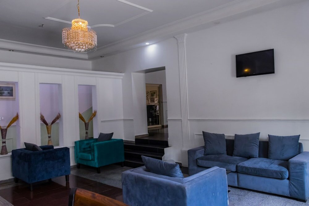 Фото Bristlecone Suites & Apartment