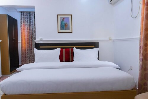 Гостиница Bristlecone Suites & Apartment в Абудже