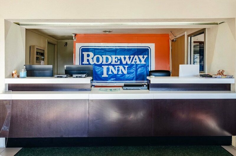 Гостиница Rodeway Inn в Уайтевилле