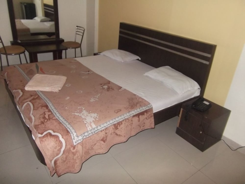 Фото Hotel Trimurti Pride