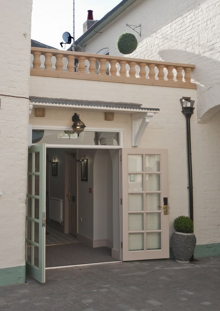 Фото Castle Limes Hotel