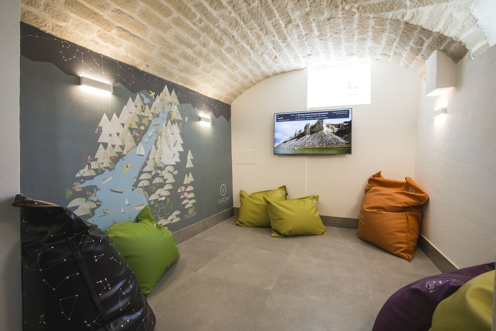 Фото Holiday IV Gardan