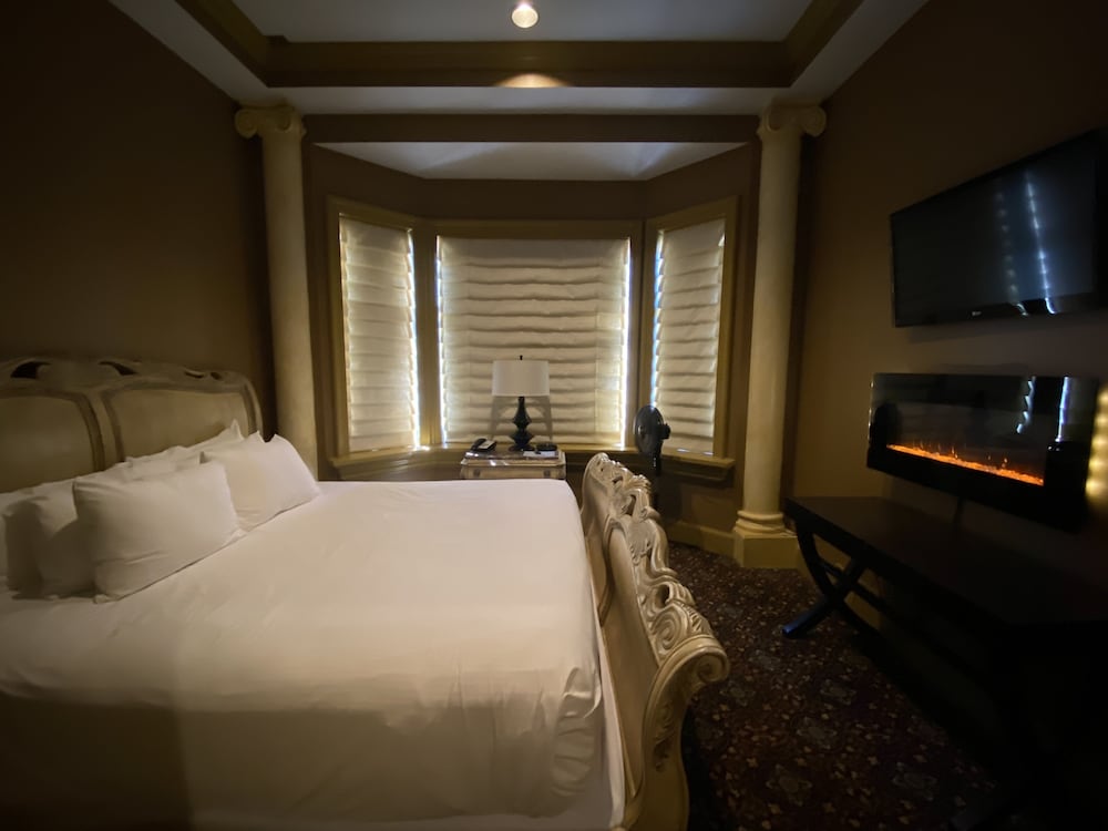 Фото Chateau Avalon, Ascend Hotel Collection