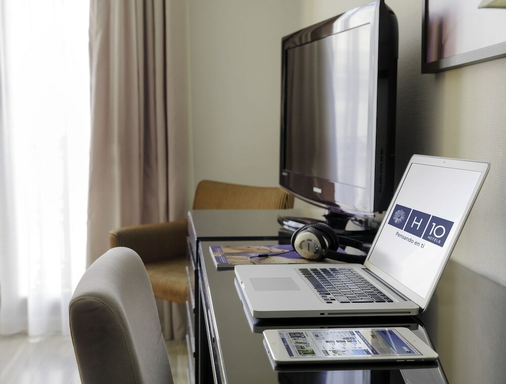 Фото Отель H10 Universitat