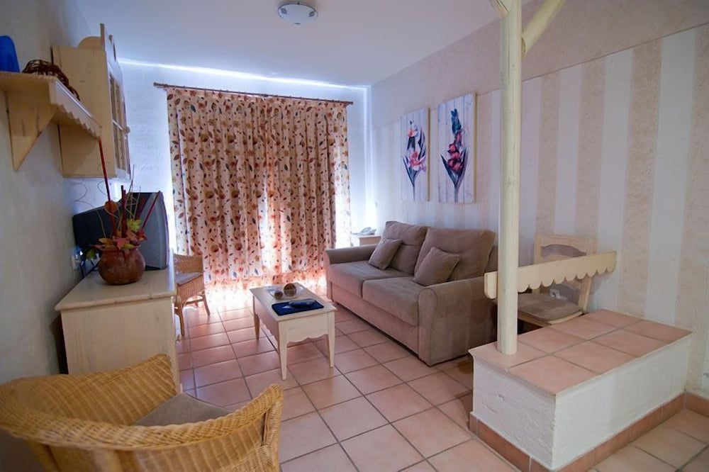 Фото Aparthotel La Espadaña