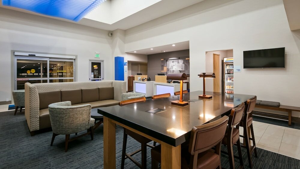 Фото Holiday Inn Express & Suites Everett, an Ihg Hotel
