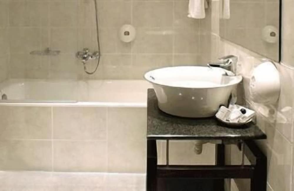 Фото The Alassia Hotel