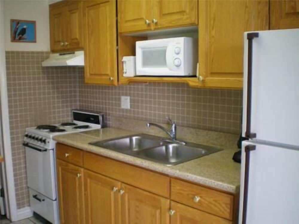 Фото Coronada Inn and Suites