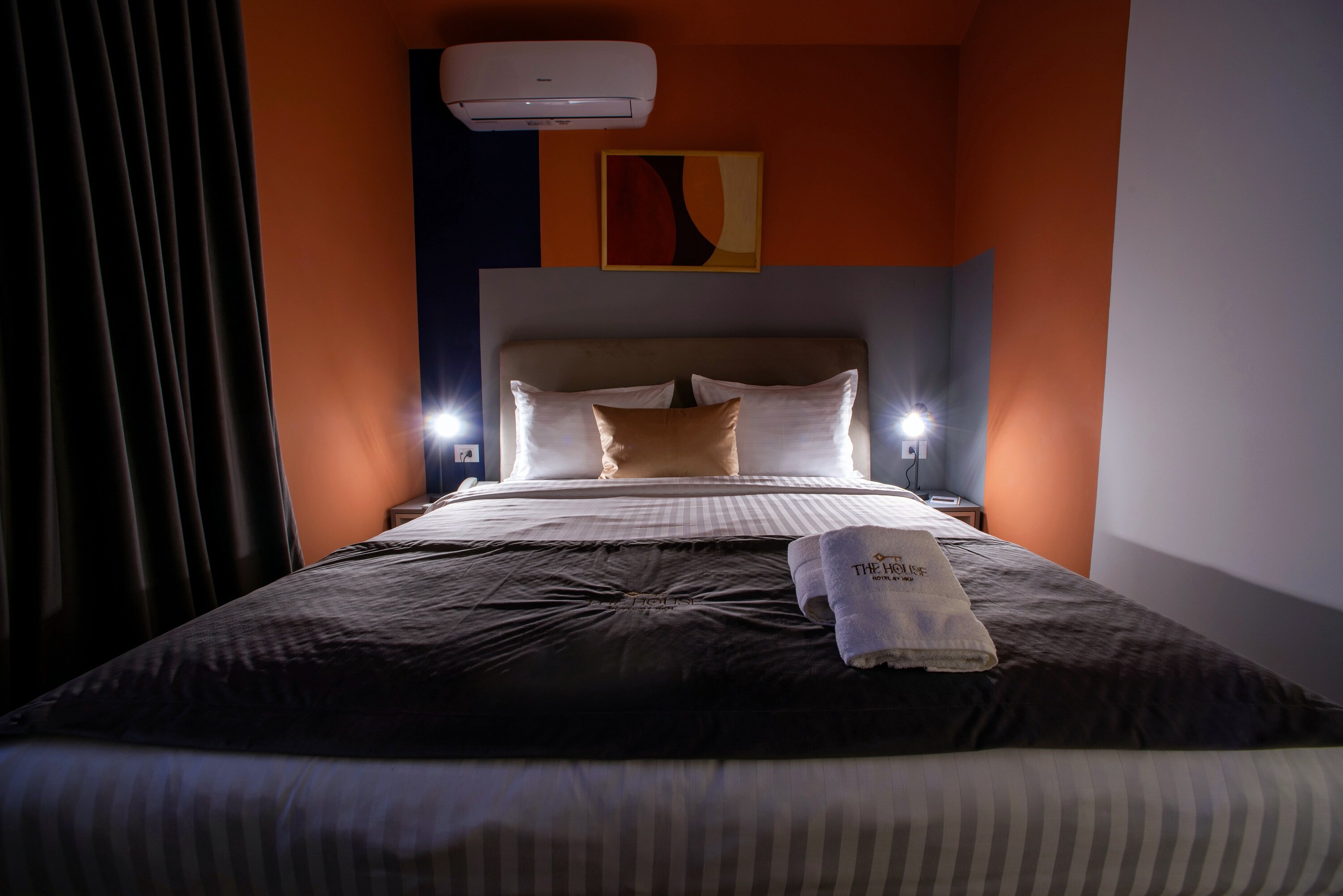 Фото The House Hotel