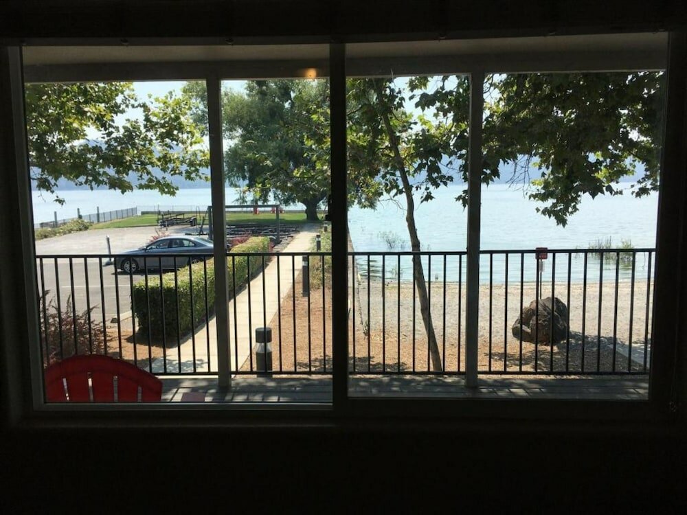 Фото Clear Lake Cottages & Marina