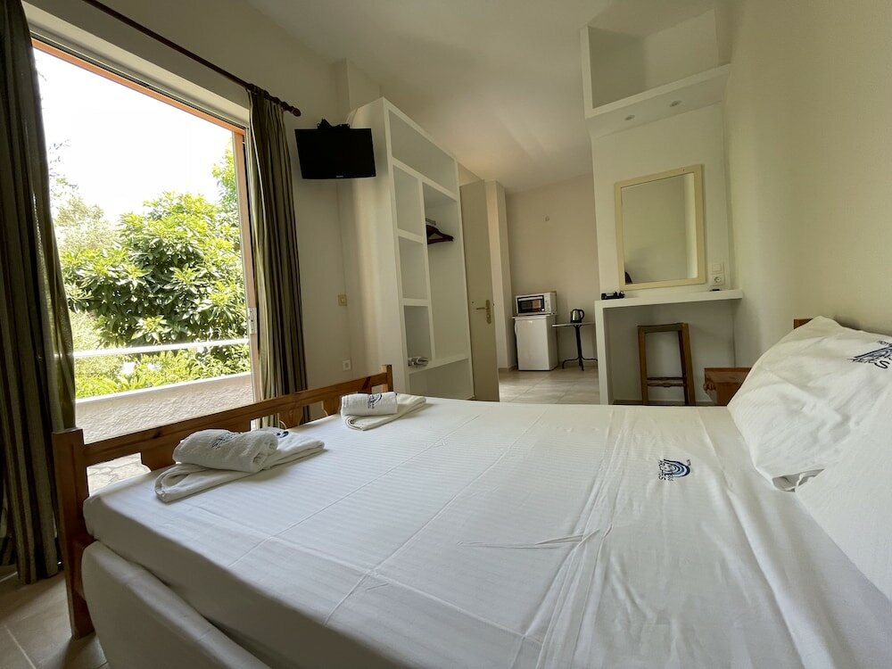 Фото Benitses Arches