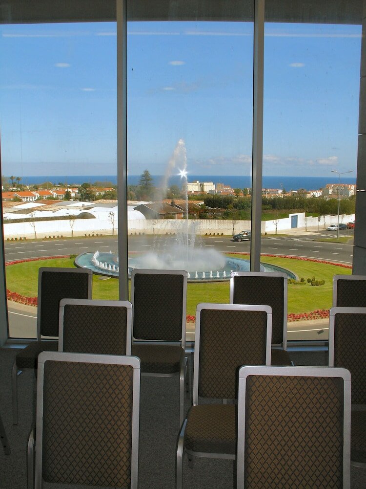 Фото VIP Executive Azores Hotel