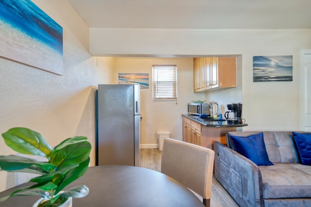 Фото Camelot Beach Suites