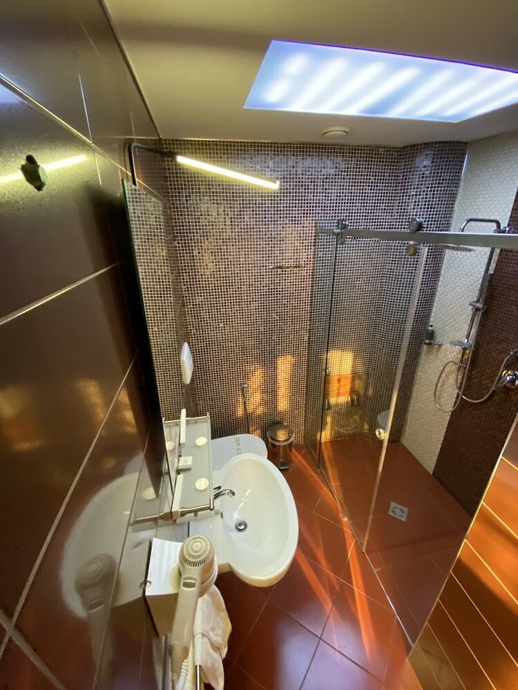 Фото The Red Bricks Hotel