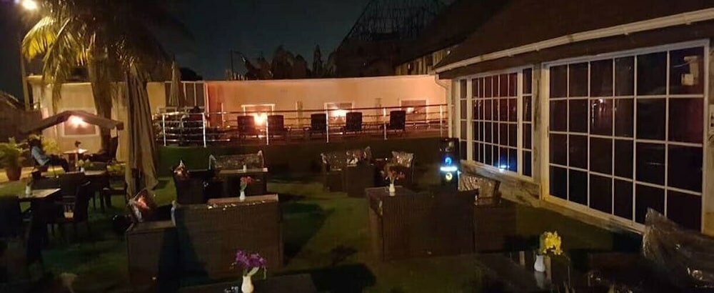 Фото Brighams Suites