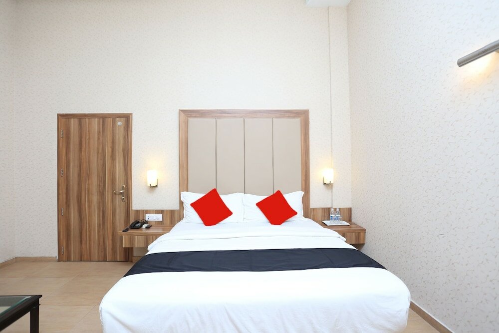 Фото Capital O 45308 Hotel Highway