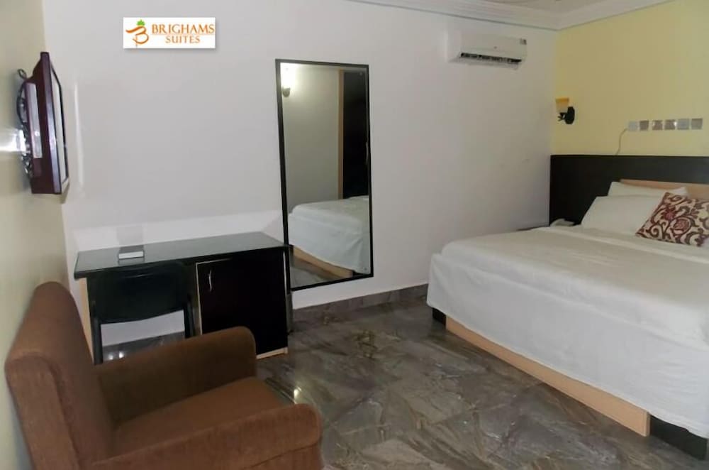 Фото Brighams Suites