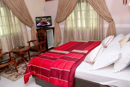 Гостиница Queensgate Continental Hotel and Suites в Порт-Харкорте