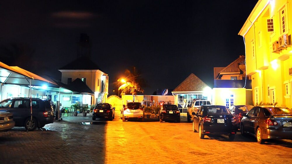 Фото Brighams Suites