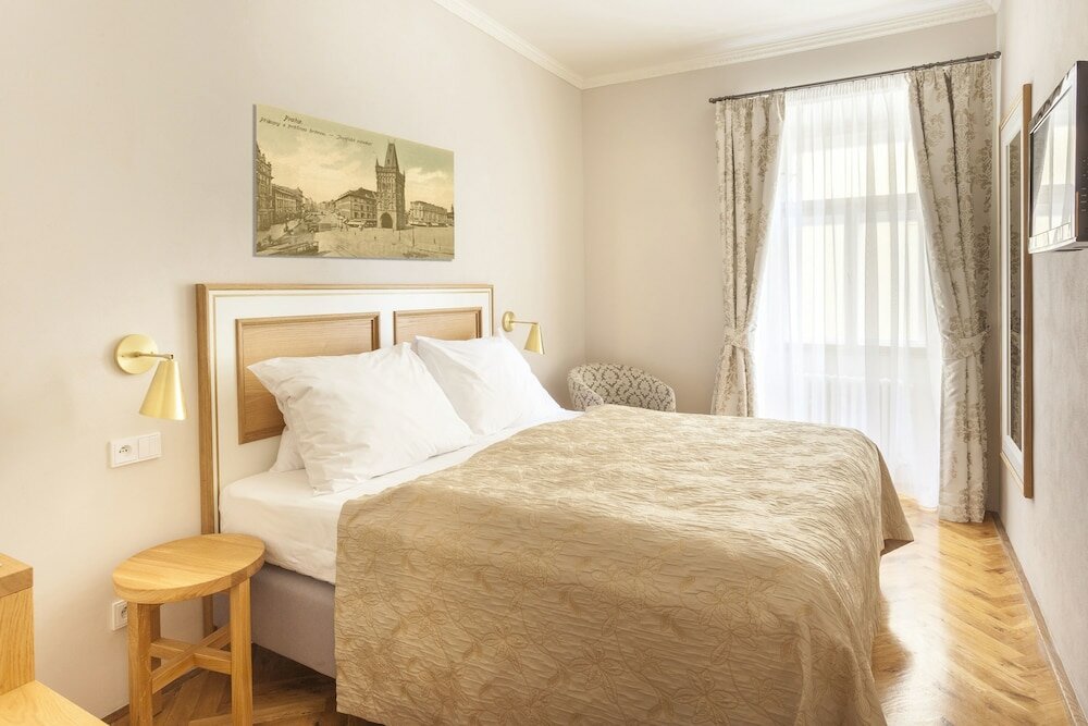 Фото Hotel At the Golden Scissors